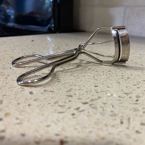 Silver professional Mac eye lash curler classic